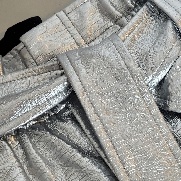 Choosy Silver Metallic Faux Leather High Waist Paperbag Party Shorts - Size 2 - Picture 3 of 9